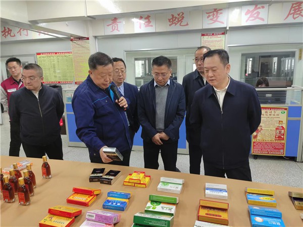 1683276541775949.jpg 省科技厅李岩厅长一行到吉春制药调研时指出1.jpg