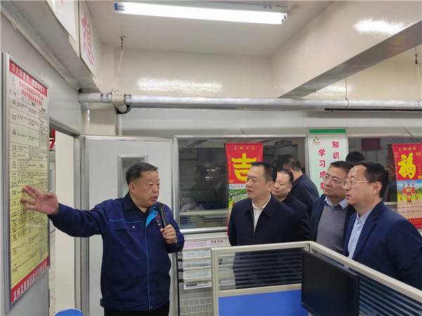 1683276554708087.jpg 省科技厅李岩厅长一行到吉春制药调研时指出2.jpg